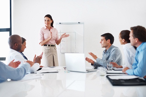 Chọn phong cách quản lý phù hợp giúp manager dễ dàng tương tác với nhân viên 