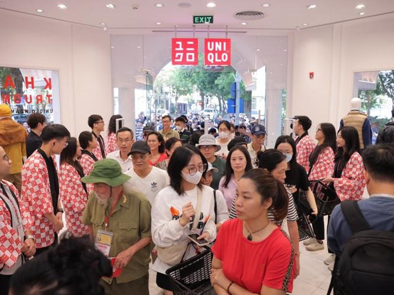 Trải nghiệm mua sắm khách hàng tại Uniqlo Việt Nam