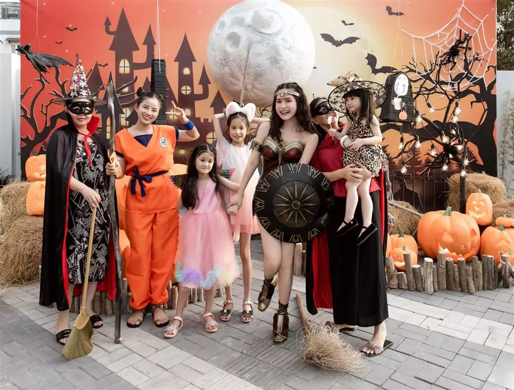 Photobooth Halloween tại công ty - nơi nhân viên thỏa đam mê chụp ảnh