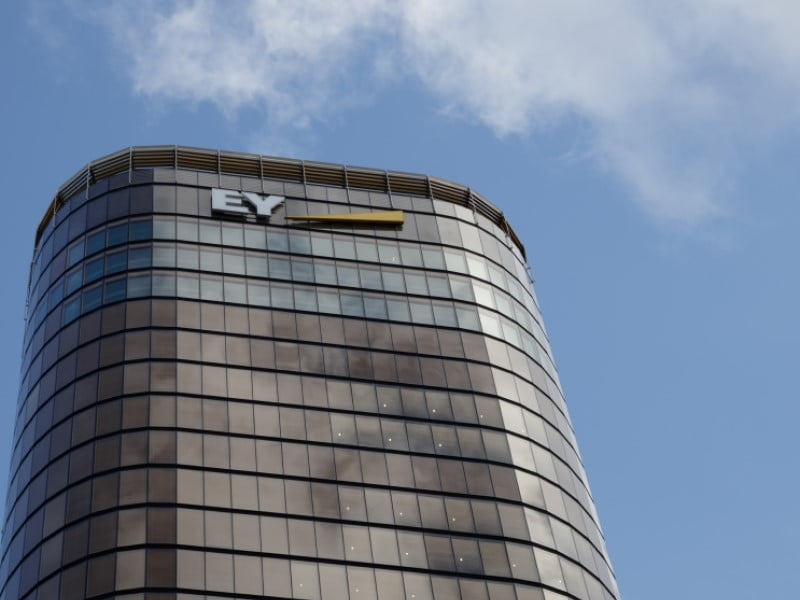 EY (Ernst & Young) là doanh nghiệp thành công trong nâng cao trải nghiệm nhân viên