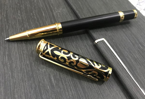 Bút ký khắc logo, biểu tượng uy tín hợp tác